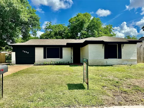 1305 E Mitchell St, Arlington, TX 76010