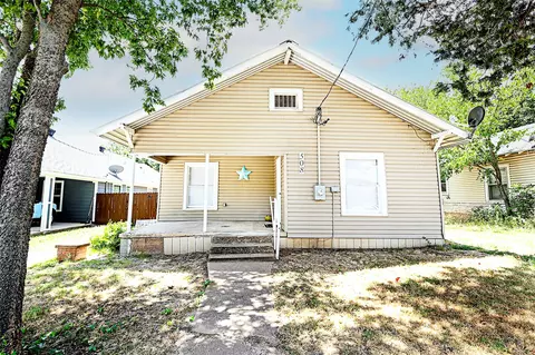 508 Orchard St, Bowie, TX 76230