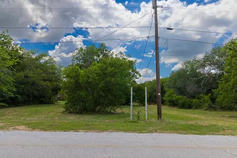 109 N Stadium Dr, Alvord, TX 76225
