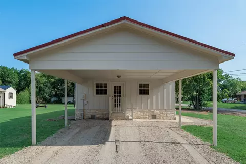 625 S Houston St, Wolfe City, TX 75496