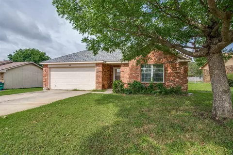 1810 Oak Hill Dr, Corinth, TX 76210