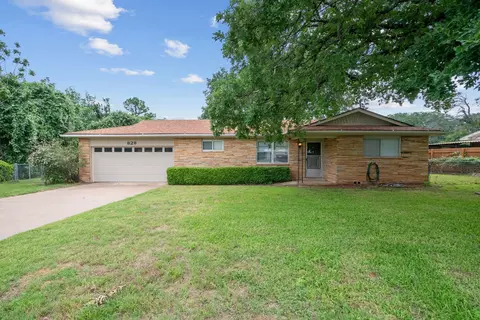 828 Vickie Dr, Azle, TX 76020