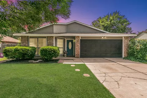 7229 Wayfarer Trl, Fort Worth, TX 76137