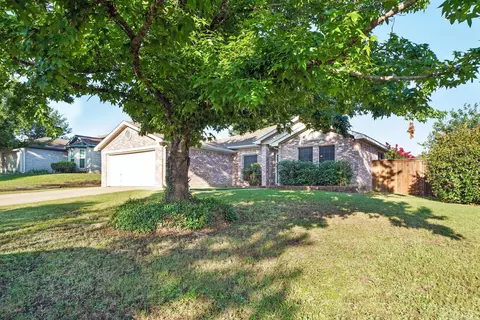 225 Cardinal Ct, Weatherford, TX 76086
