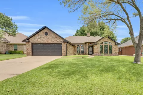 716 Bryan Dr, Burleson, TX 76028