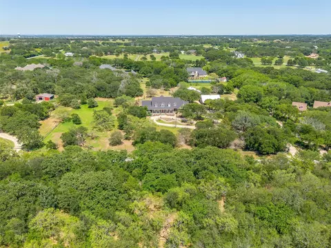 215 Hunter Ct, Bartonville, TX 76226