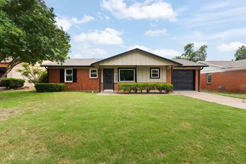 1423 Phillips St, Cleburne, TX 76033