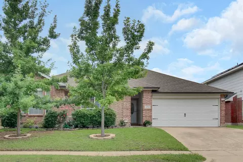 6716 Silvercrest Dr, Arlington, TX 76002