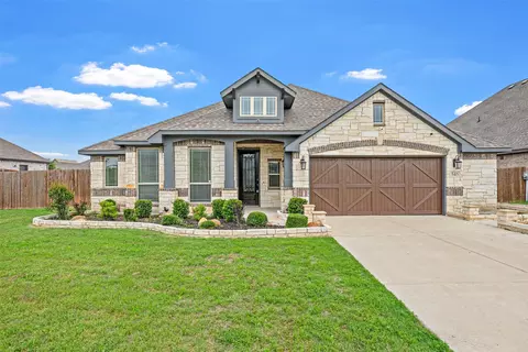 545 Pierce St, Waxahachie, TX 75165