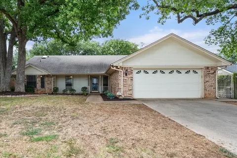 3705 Teal Ln, Bedford, TX 76021