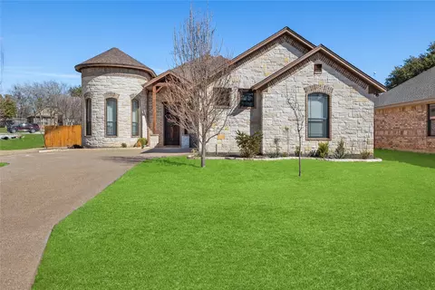 1700 Rockview Dr, Granbury, TX 76049