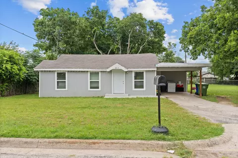 8811 Spaugh Ct, White Settlement, TX 76108
