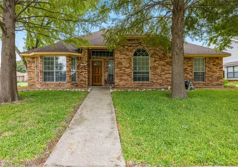 3501 Creststone Dr, Garland, TX 75040