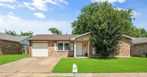 830 Lawndale Dr, Arlington, TX 76017