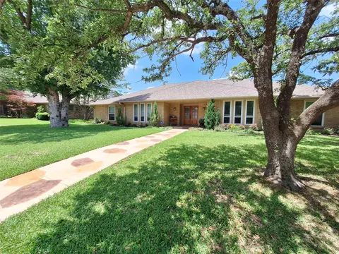 6817 Roundrock Rd, Dallas, TX 75248