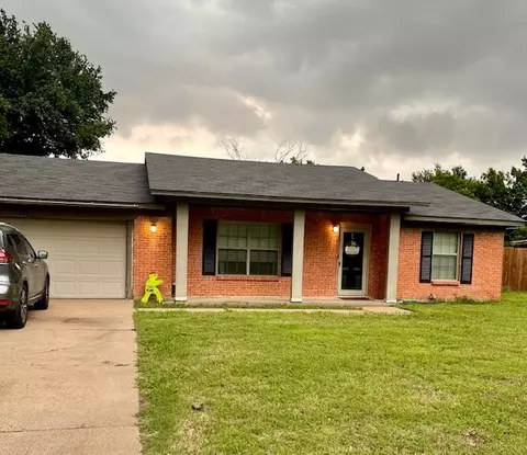 721 Alsue St, Fort Worth, TX 76140