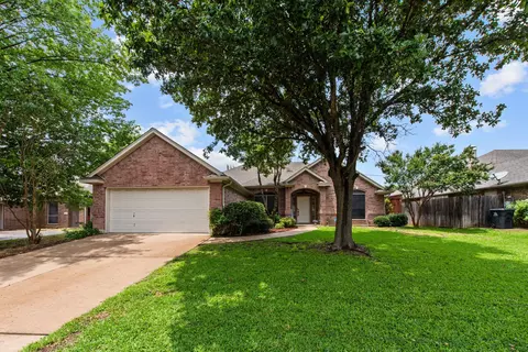 6310 Brookstone Dr, Arlington, TX 76001