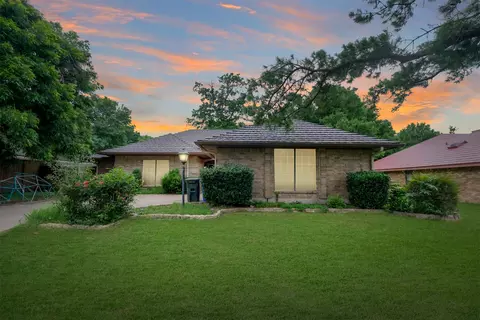 113 Lamp Lighter Ct, Azle, TX 76020