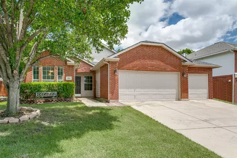 768 Oriole Dr, Saginaw, TX 76131