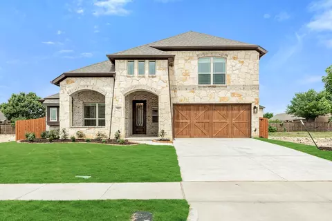 909 Cardinal Dr, Midlothian, TX 76065