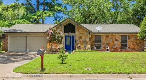 1721 Princeton Dr, Arlington, TX 76015