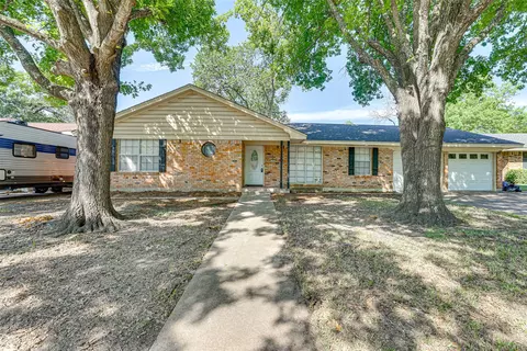 1207 Red Oak St, Ennis, TX 75119