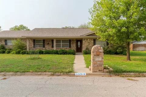 1304 Hillcrest St, Coleman, TX 76834