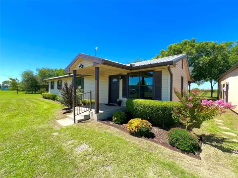 202 Vinyard Dr, Waxahachie, TX 75167