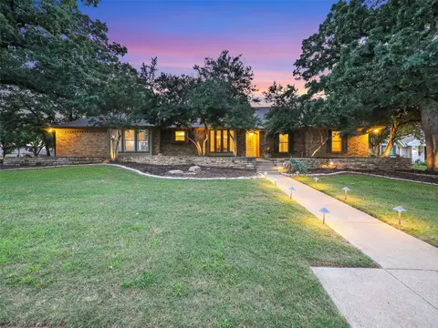 1 Crickett Ct, Trophy Club, TX 76262