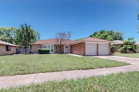 3025 Colony Dr, Mesquite, TX 75150