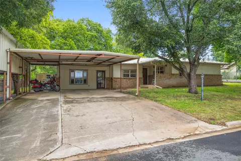 617 S Bowie St, De Leon, TX 76444