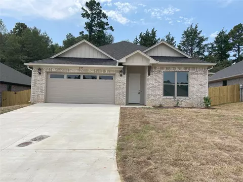 247 Oak Valley Dr, Gilmer, TX 75605