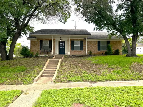 11015 Quail Run St, Dallas, TX 75238