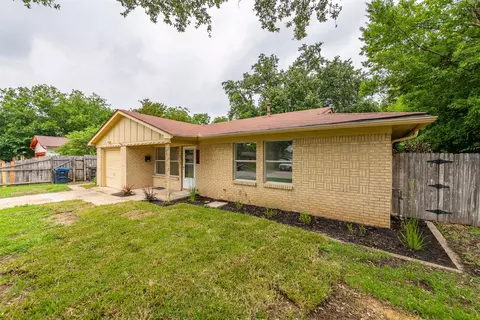 8254 Lifford Pl, Fort Worth, TX 76116