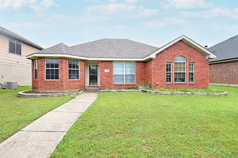 226 Shady Oaks Ln, Red Oak, TX 75154