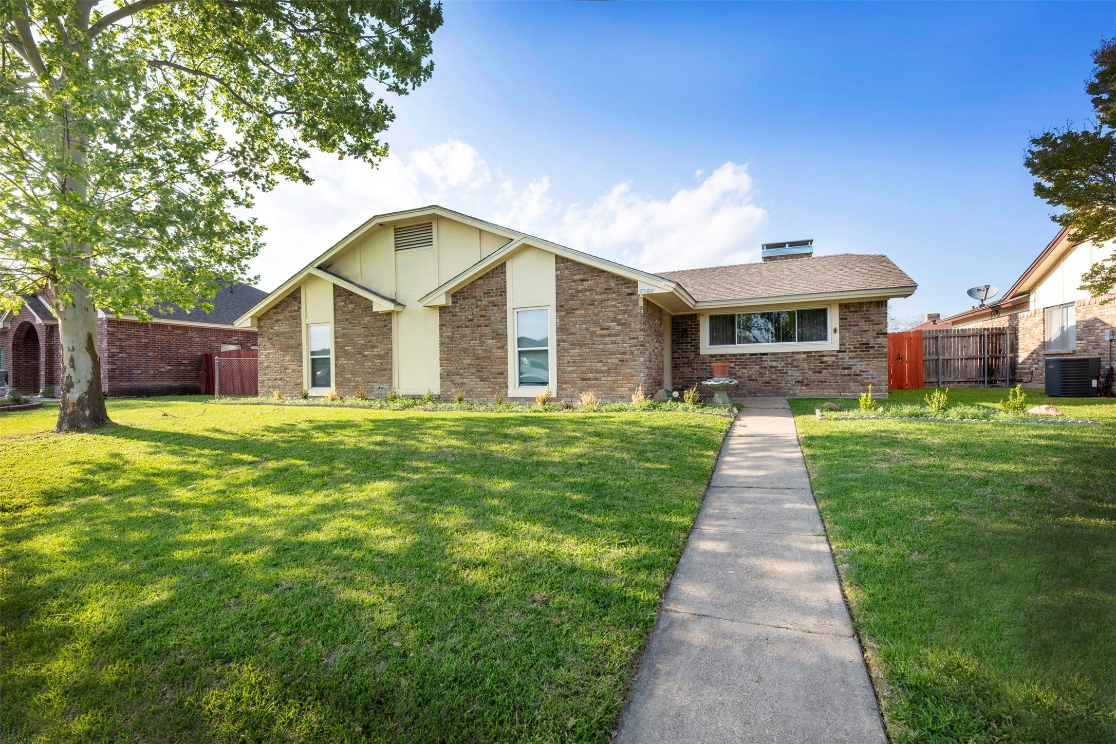 7109 Lakeshore Dr  