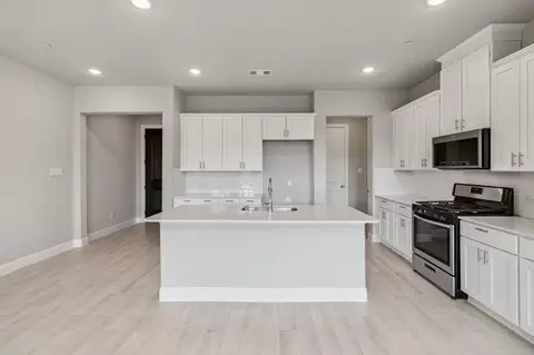 536 Hutchinson Ln, Lewisville, TX 75077