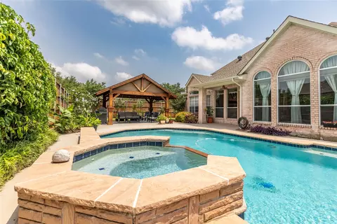 5915 Holly Crest Ln, Sachse, TX 75048