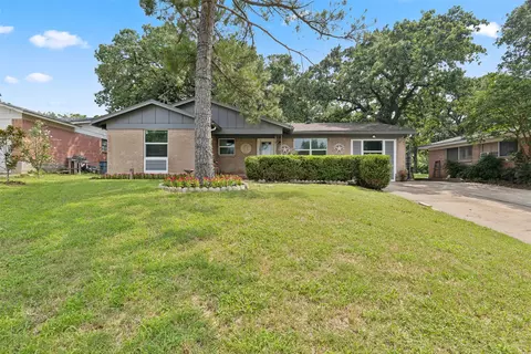 4716 Richard St, Forest Hill, TX 76119