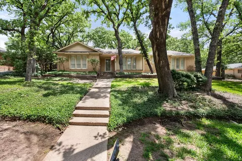 1809 Woodridge Dr, Arlington, TX 76013