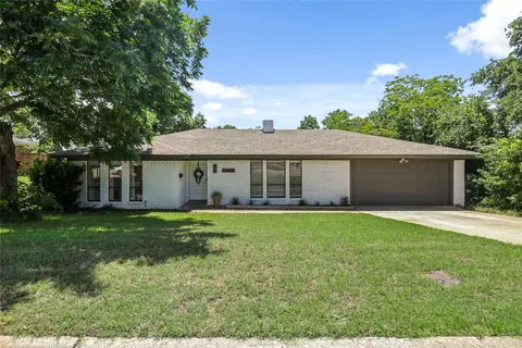 7400 Natalie Dr, Fort Worth, TX 76134