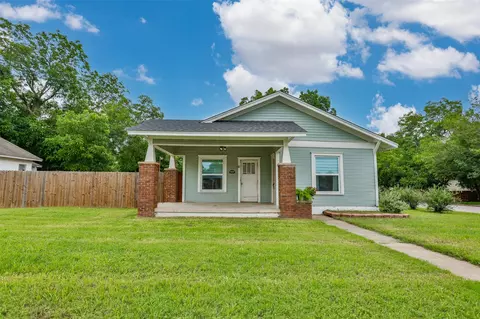835 N Morris St, Gainesville, TX 76240