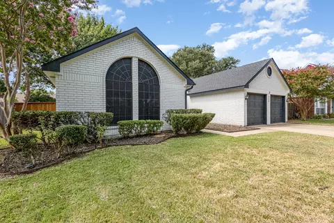 115 Summit Ct, Grand Prairie, TX 75052