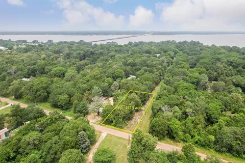 127 Rush Rd, Chandler, TX 75758