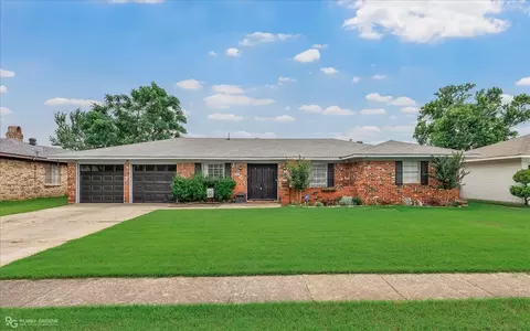 9606 Village Green Dr, Shreveport, LA 71115