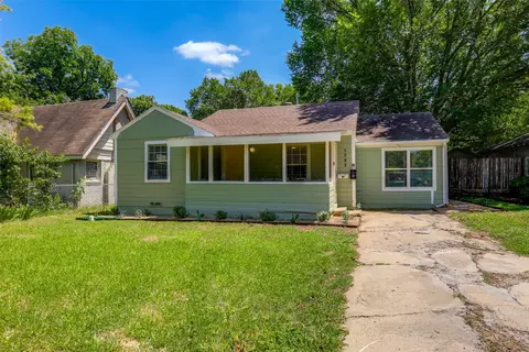 2434 Sharon St, Dallas, TX 75211