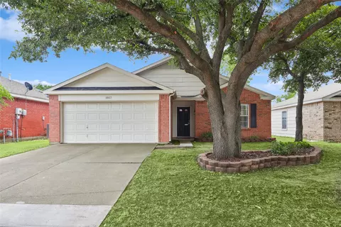 1017 Springcreek Dr, Denton, TX 76210
