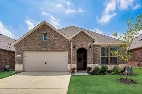 2915 Brady Starr Dr, Aubrey, TX 76227