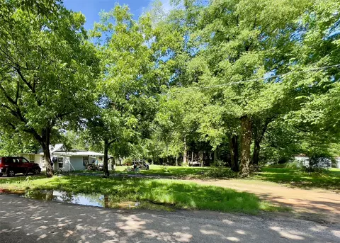 Exterior - 300 Smith St, Como, TX 75431 photo 3 of 7