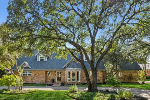 1706 Preston Hollow Ct, Arlington, TX 76012